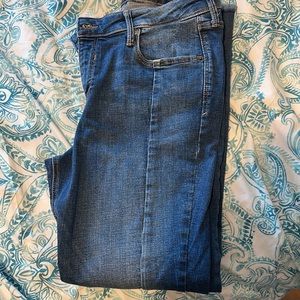 Mid-Rise rockstar Jeans